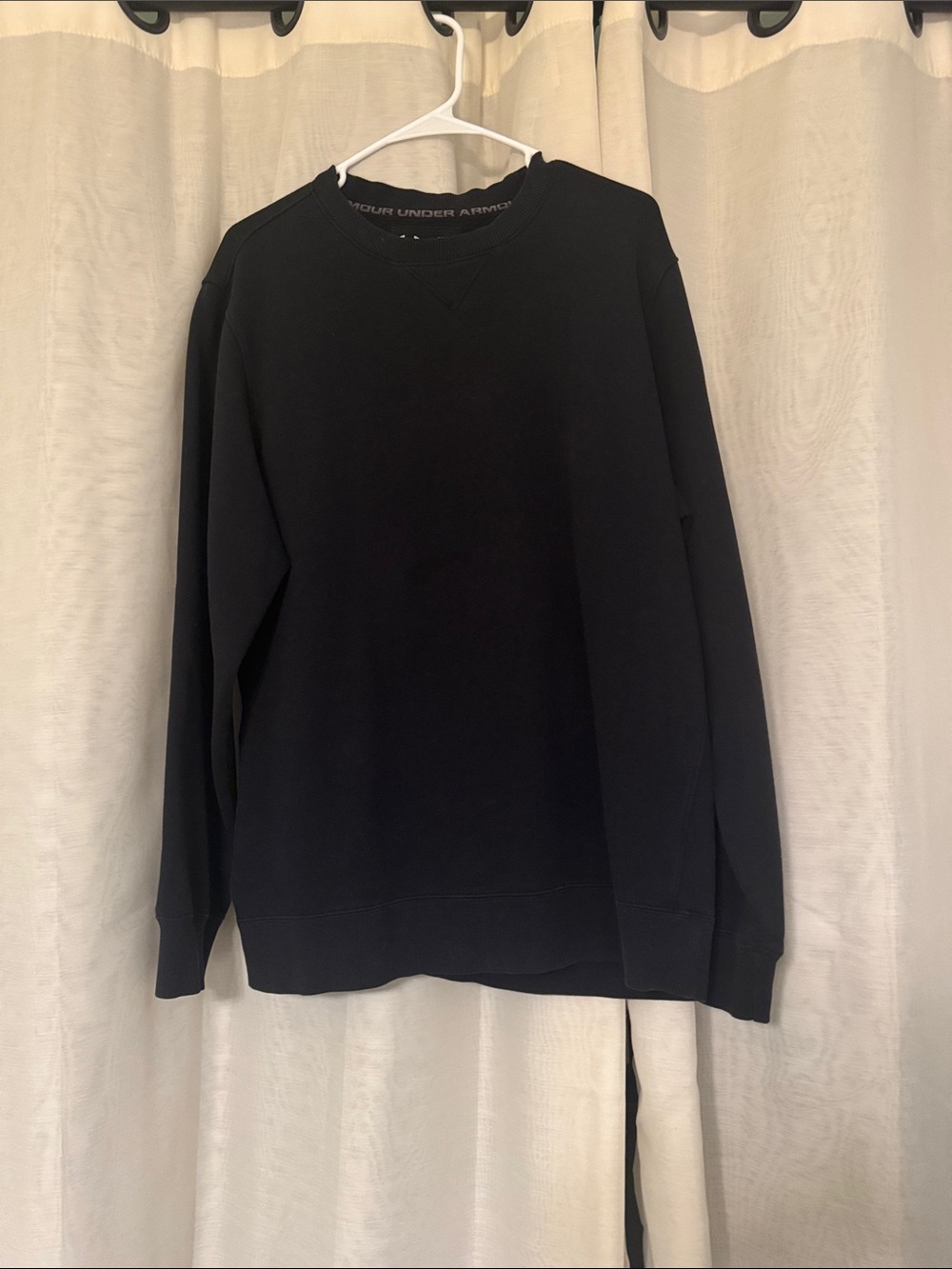 Under Armour Men’s Black Crewneck Pullover Sweatshirt. Storm Loose Coldgear